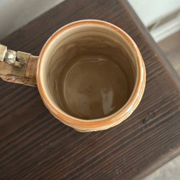 Japanese Musical Stein Mug Music Box Singing
Beer Stein Mug with Cover - Picture 4 of 5